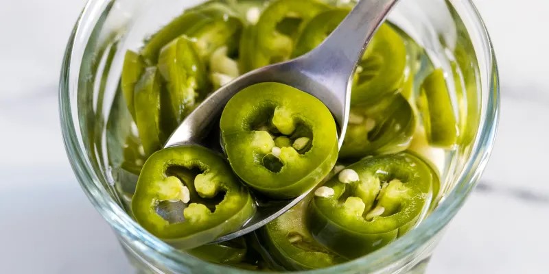 ترشی هالوپینو صنعتی با طعمی تند و دلپذیر، مناسب مصرف خانگی و رستورانی، با ماندگاری بالا و کیفیتی تضمین‌شده.