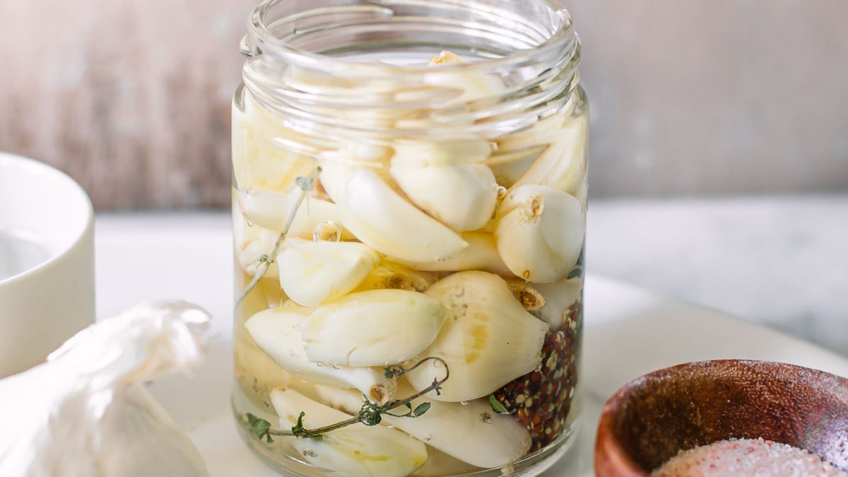 خرید ترشی سیر سفید چی‌چی‌لاس با طعم اصیل و کیفیت بالا؛ ارسال سریع، بسته‌بندی بهداشتی و مناسب سفره‌های ایرانی.