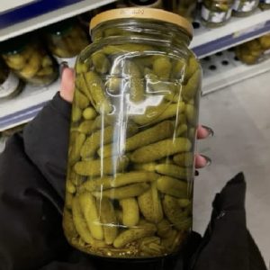 Unlock the secret to making crunchy pickles! Expert tips on cucumbers, brine & storage for the crispiest, most flavorful homemade pickles.